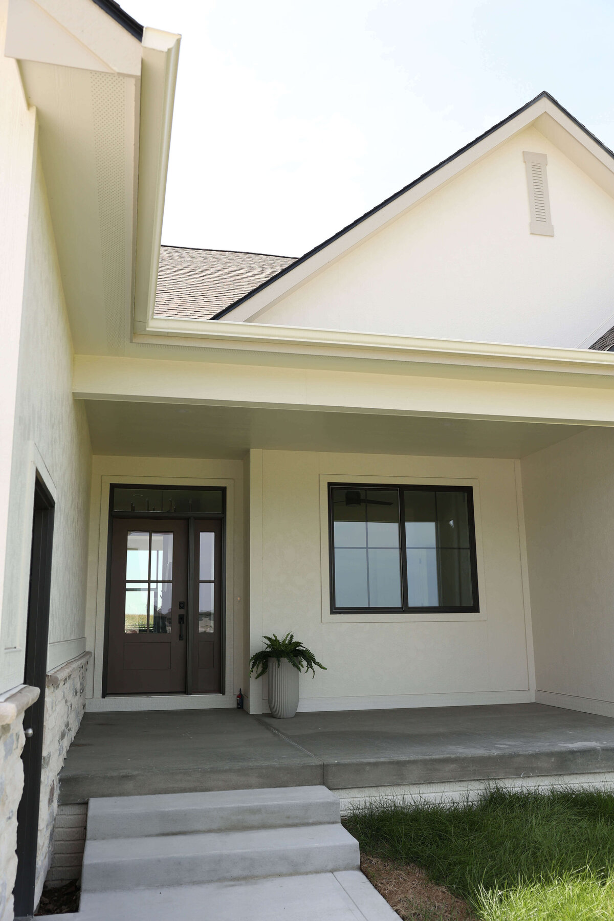 3034-Exterior-Grimes-Central-Iowa-Custom-Home-JRL-Builders-3F1A2252
