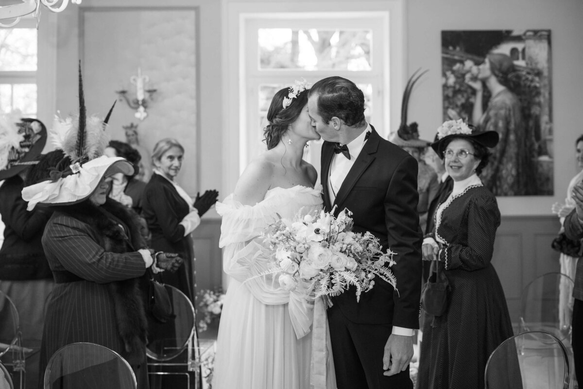 Winter Wedding at Chateau Saint-Joseph - Jeanette Merstrand Photography - Victoria Engelen Flowers_0055