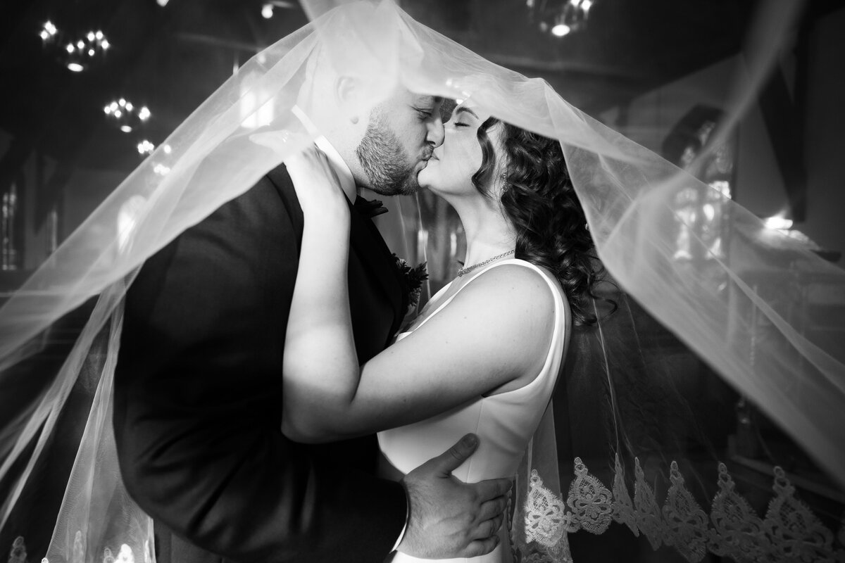 black-and-white-kissing-under-veil-bride-groom-nj