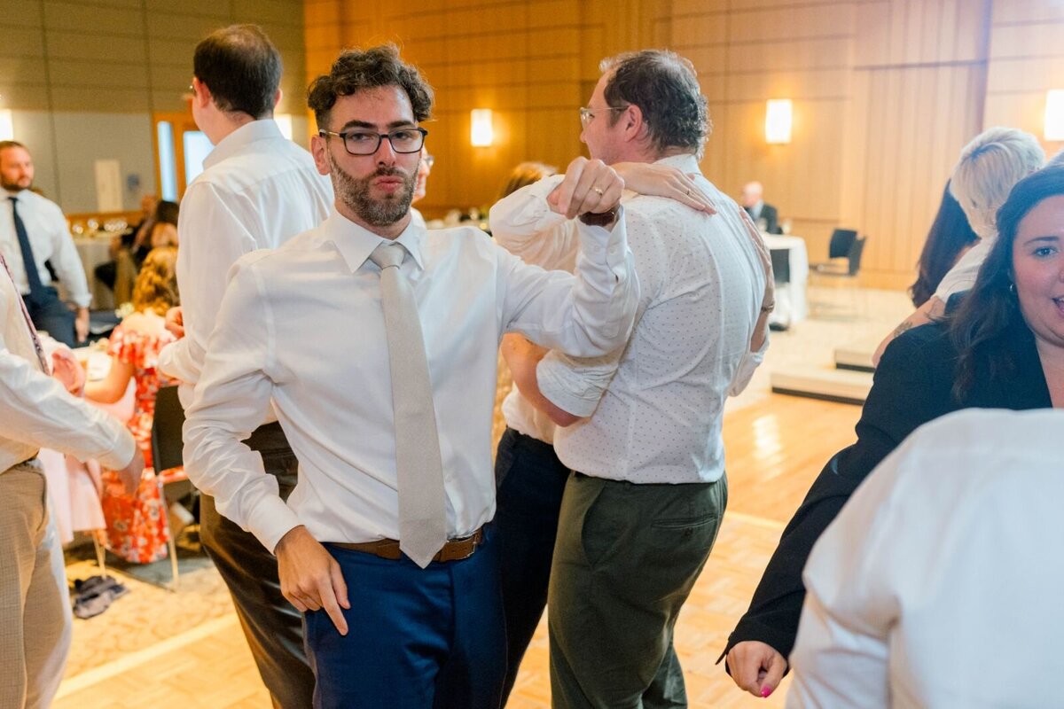 processed_ElianaMelmedPhotography_JewishWeddingPhotographer_ShulaNoah_Dancing-268