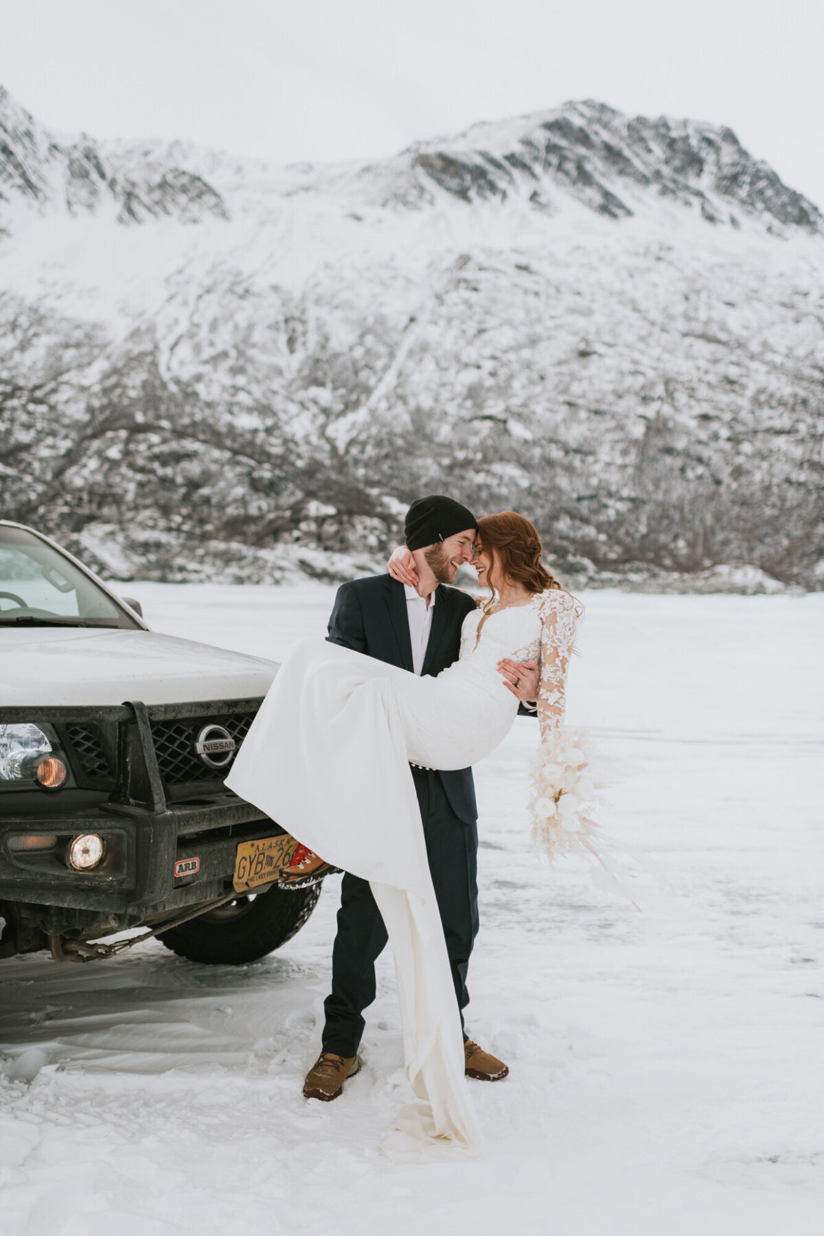 knik-glaicer-winter-elopement-donna-marie-photography6
