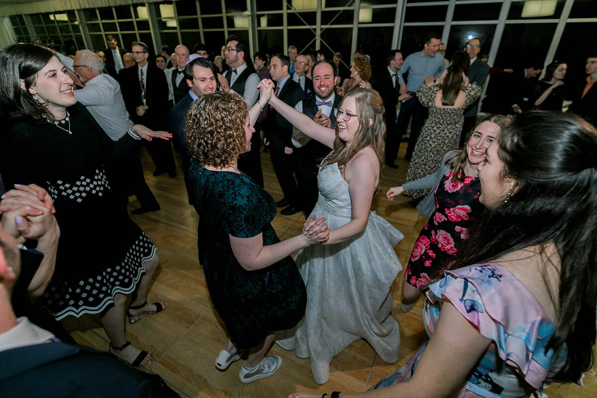 Eliana-Melmed-Photography-Chicago-LosAngeles-Jewish-WeddingPhotography-SimchaDancing-00170