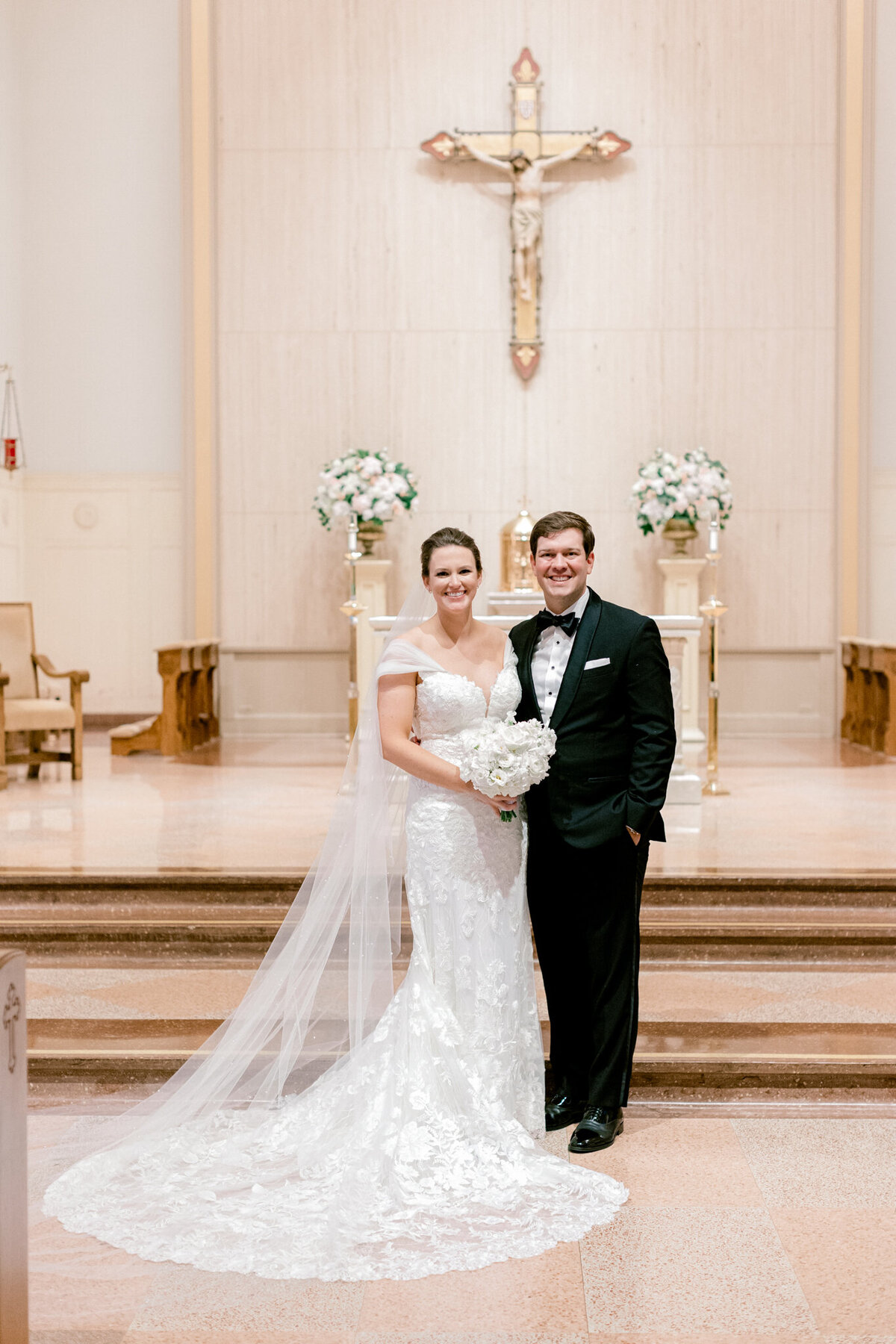 Allie & John Wedding at Royal Oaks Country Club Christ the King Church | Dallas Wedding Photographer | Sami Kathryn Photography-67