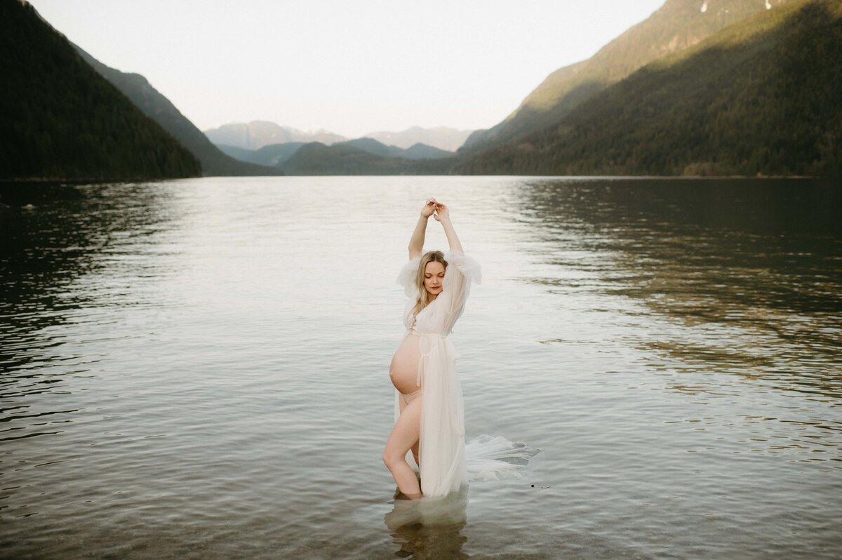 Brittney_L_maternity_session_goldenears_bc (97 of 110)