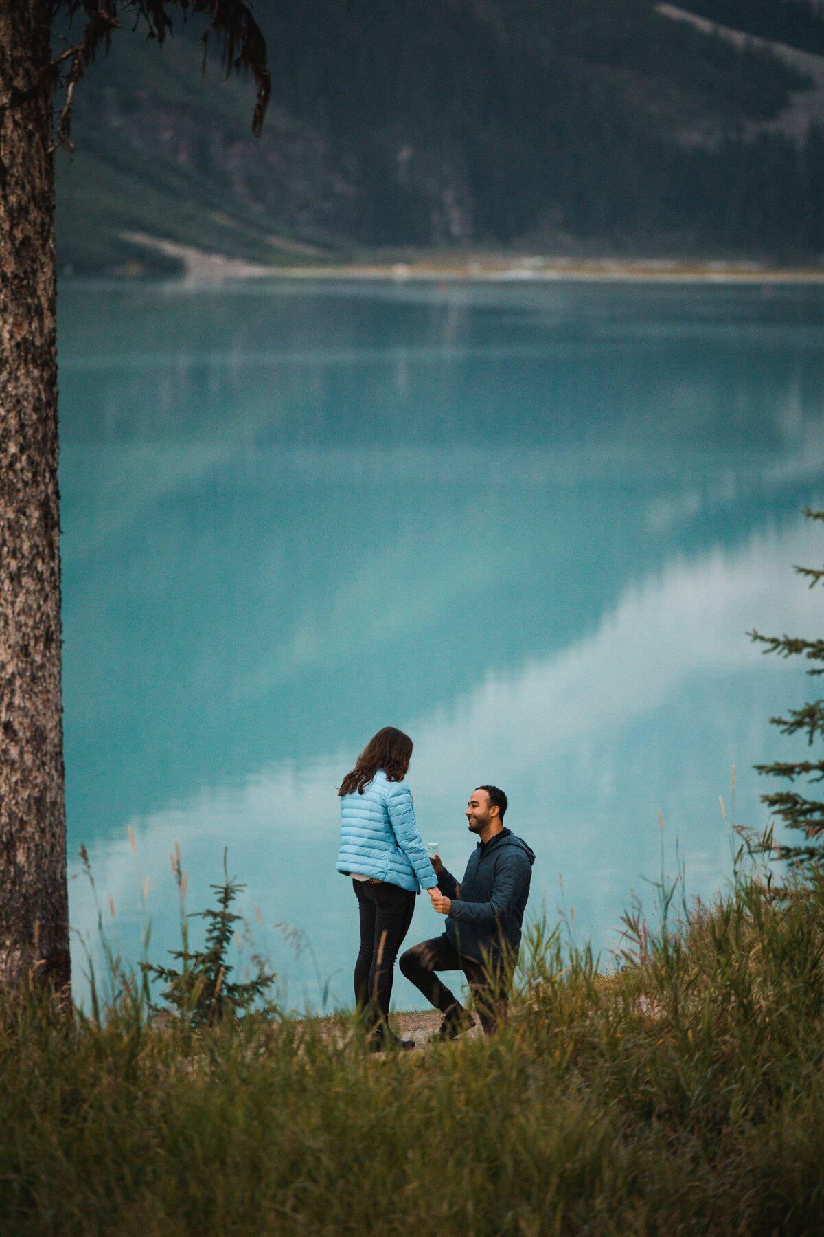 lake.louise.proposal.engagement.photographer-1402