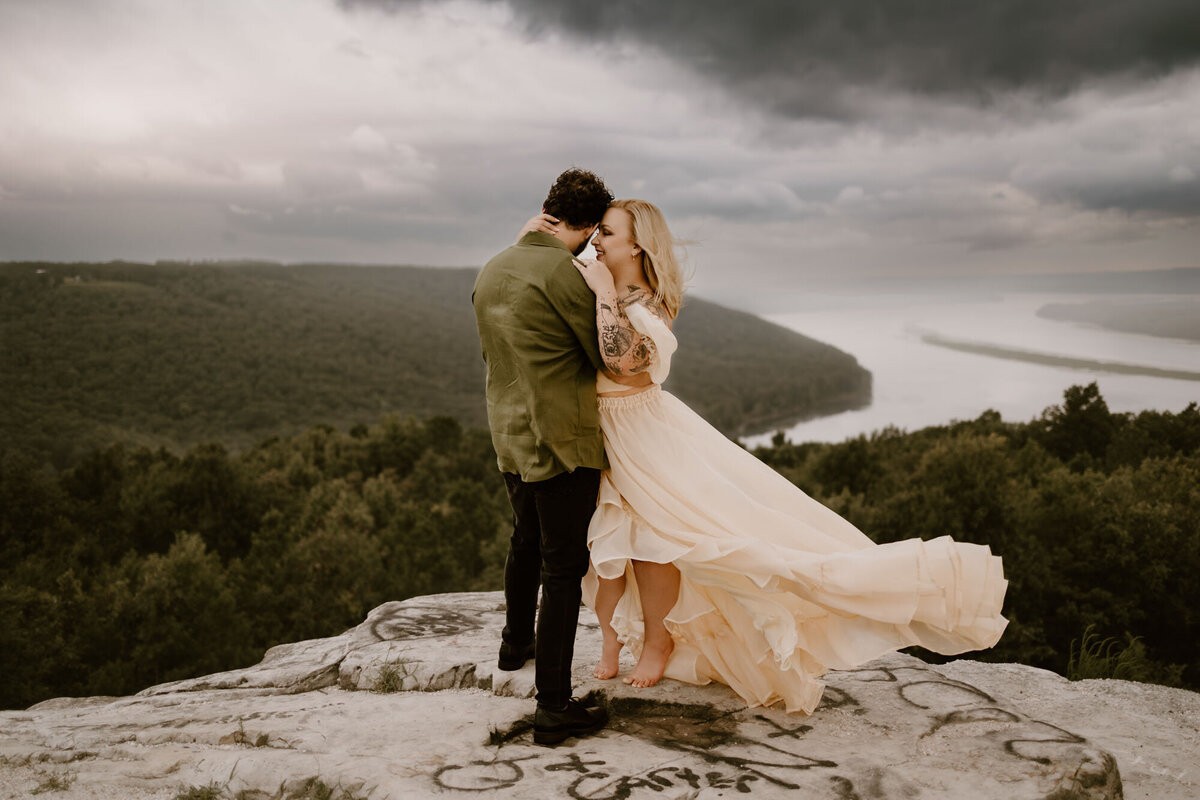 Brittany-and-Shane-couples-photos-in-Alabama-11