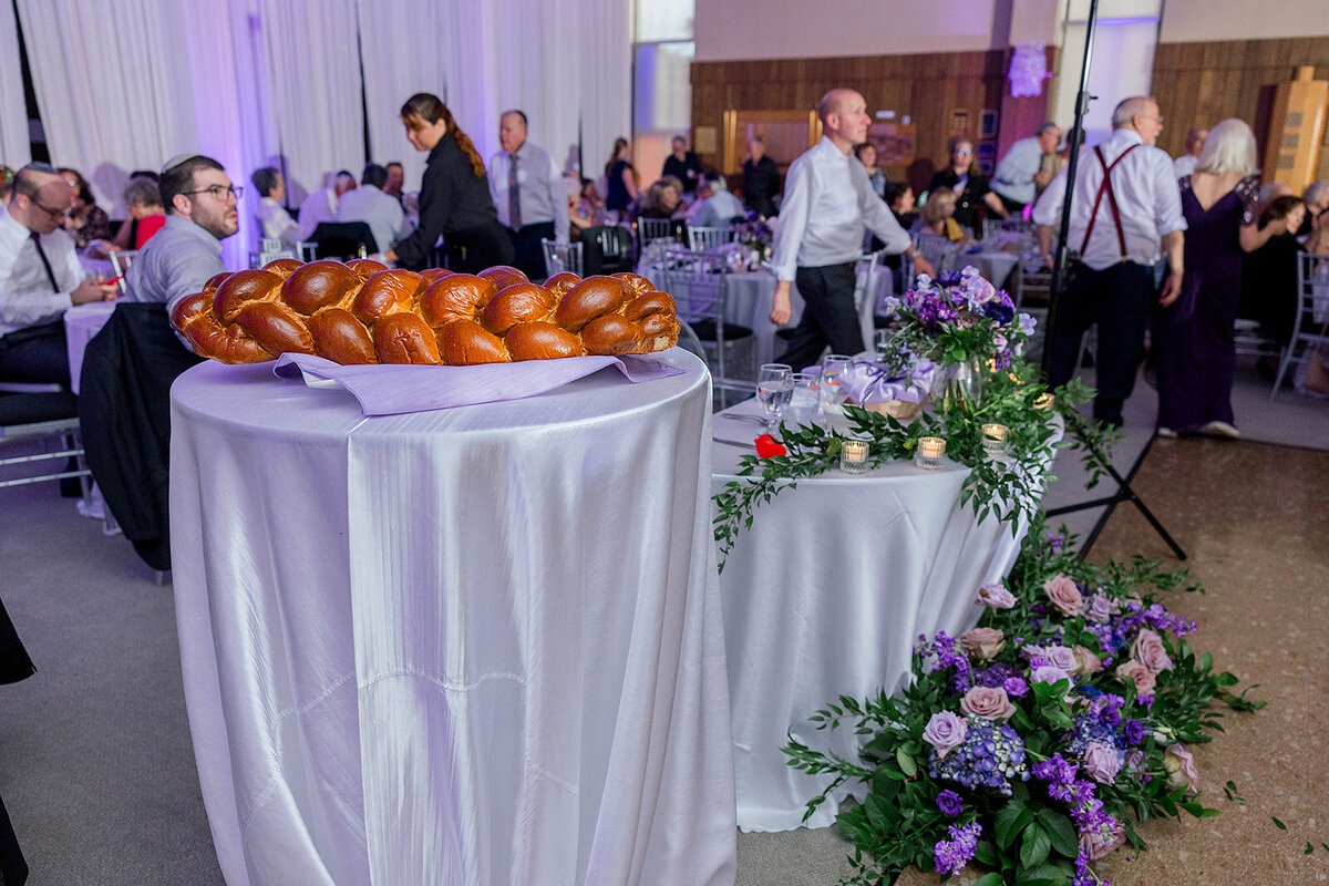 Eliana-Melmed-Photography-Chicago-LosAngeles-Jewish-WeddingPhotography-ElianaSklar-DanceFloor-00016