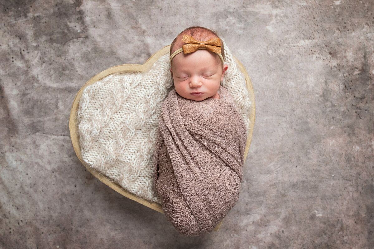 newborn-photography-baby-in-heart-bowl-cuyahoga-falls-photographer