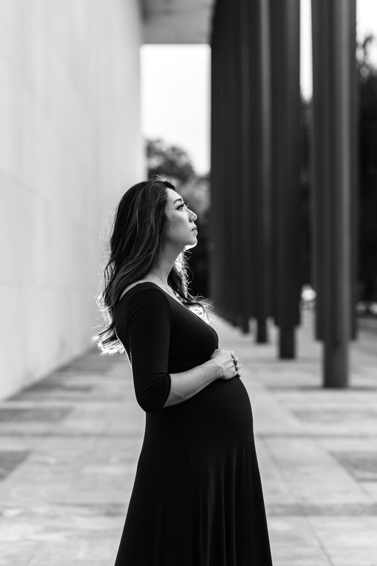 A B&W photo of a pregnant mother by Denise Van, a Northern Virginia maternity photographer