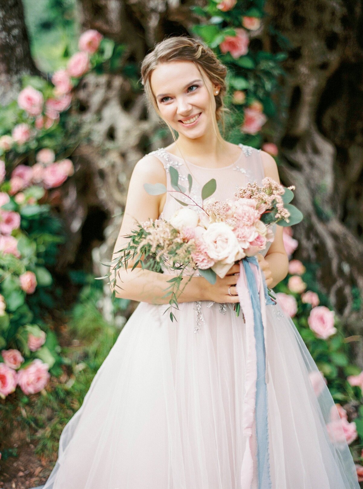 bride-smiling-holding-flowers