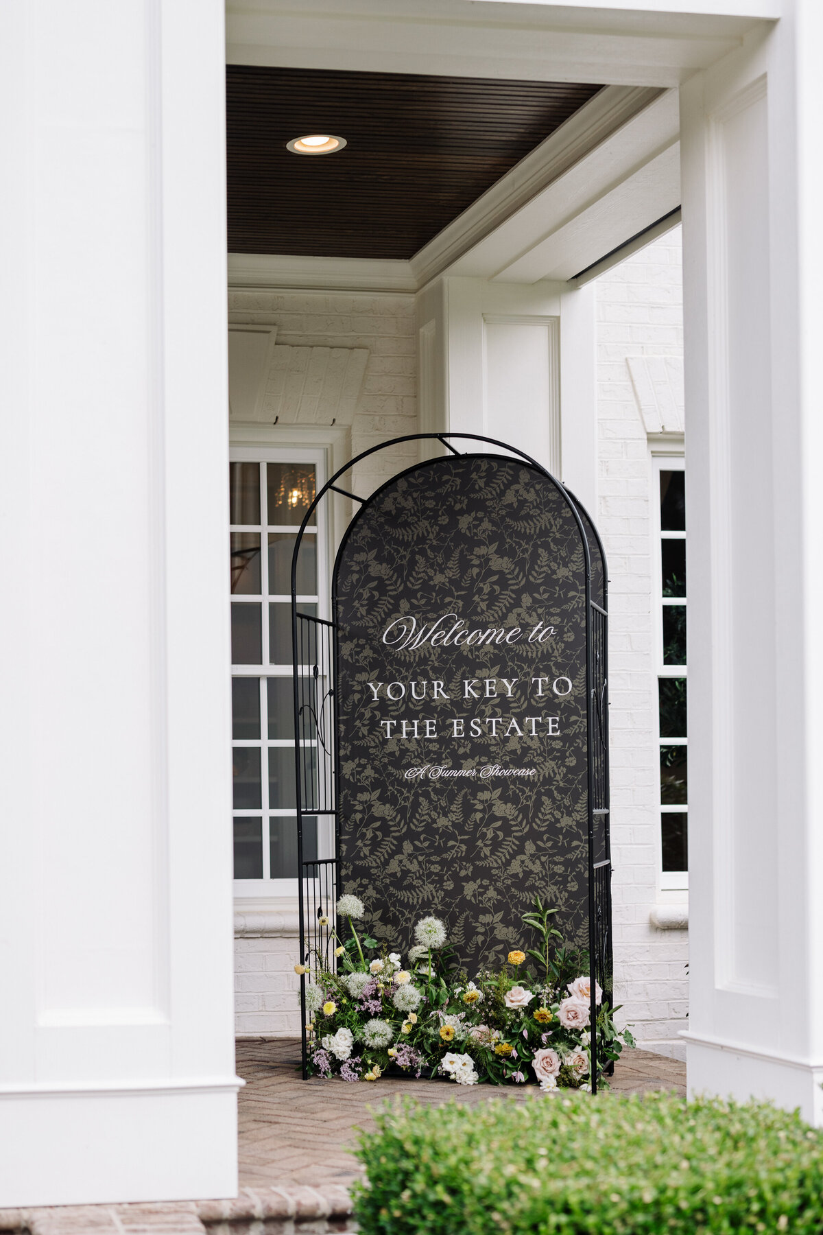 pixels-and-wood-welcome-sign-raleigh-wedding-north carolina-donovan manor