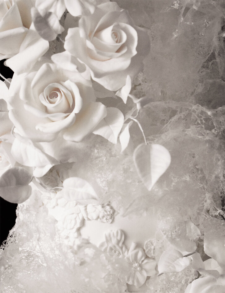 sugar-flowers-all-white-luxury-abstract-wedding-cake-london