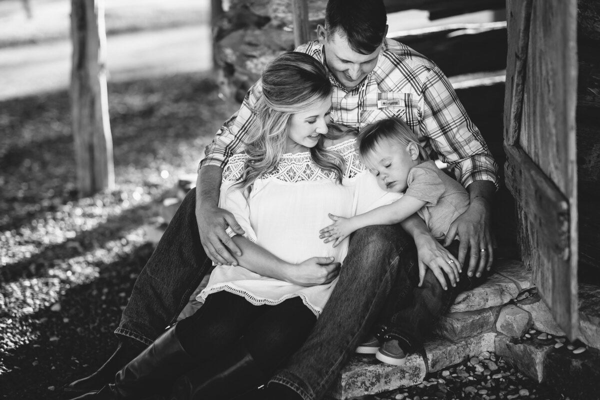 Our Austin maternity sessions capture the essence of maternal beauty and love