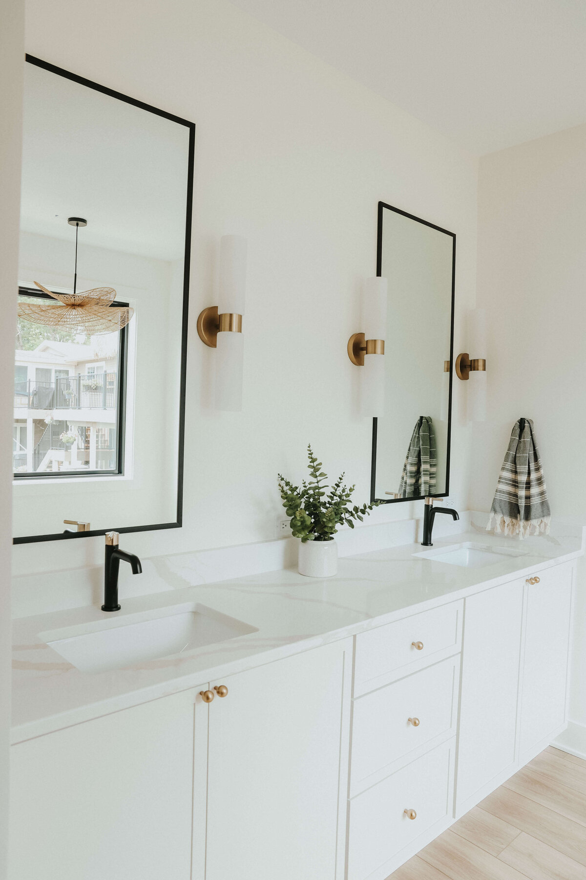 4171-Bathroom-Panora-Central-Iowa-Custom-Home-JRL-Builders-E23A3697
