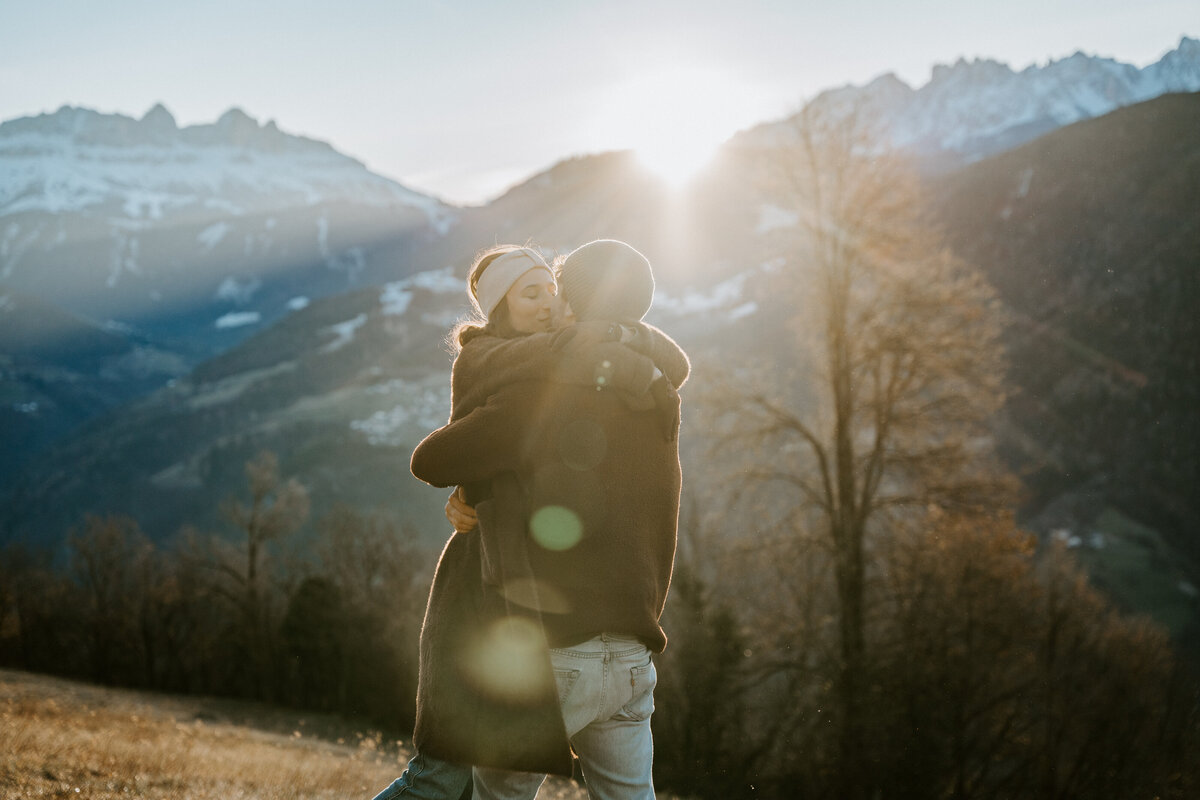 couples session in the italian dolomites