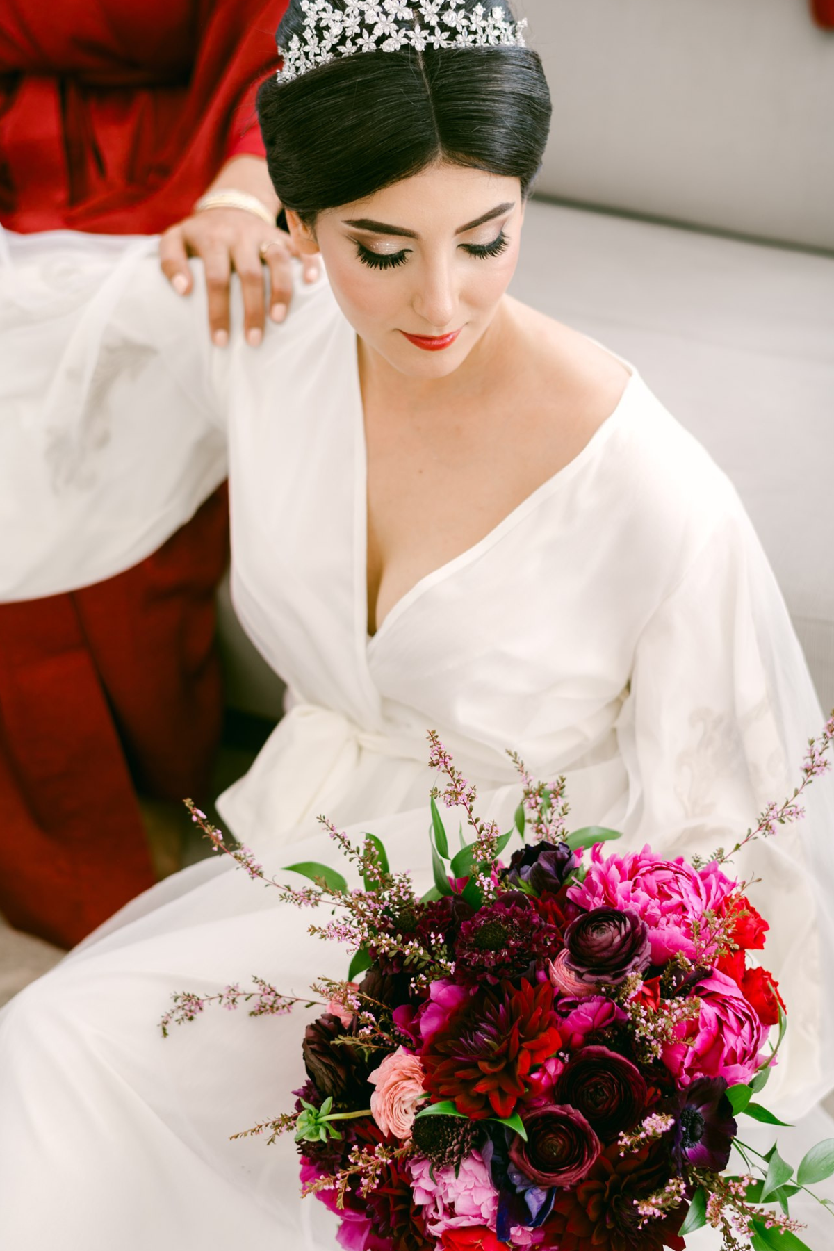secret-garden-wedding-red-purple-pink-bouquet-bride-makeup-crown