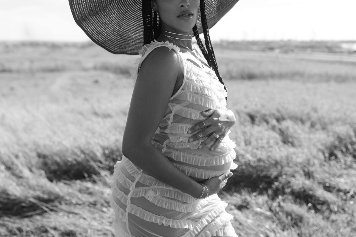 Fashion maternity photoshoot