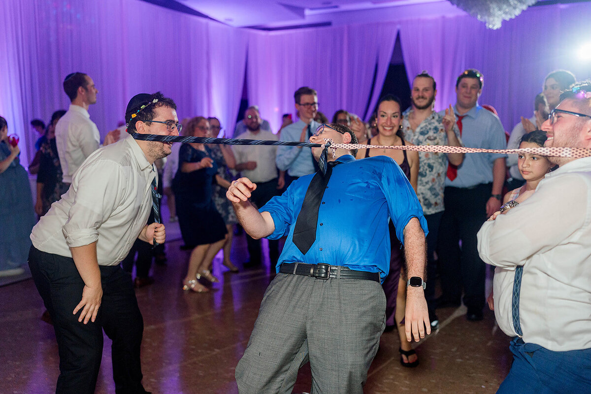 Eliana-Melmed-Photography-Chicago-LosAngeles-Jewish-WeddingPhotography-ElianaSklar-DanceFloor-00189