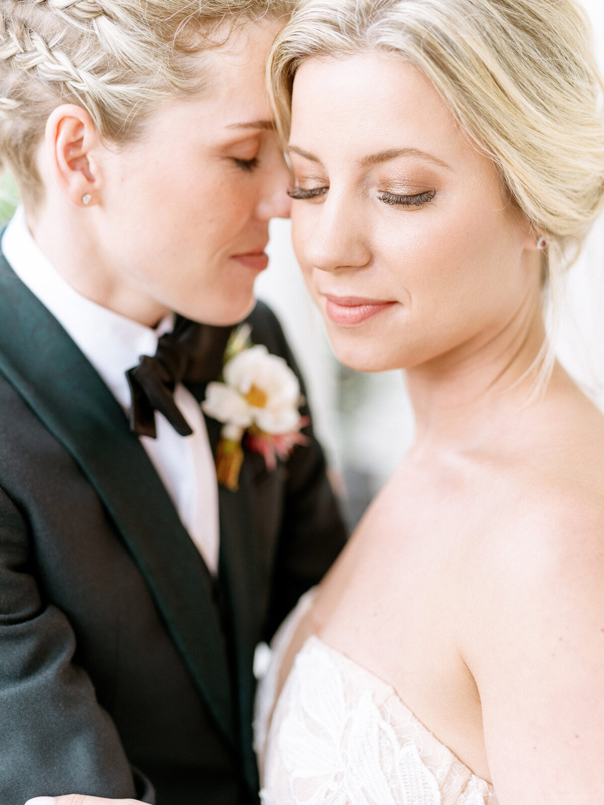Austin-LGBTQ-Wedding-Photographers-AlexPaige-AllanHouse-featherandtwine44
