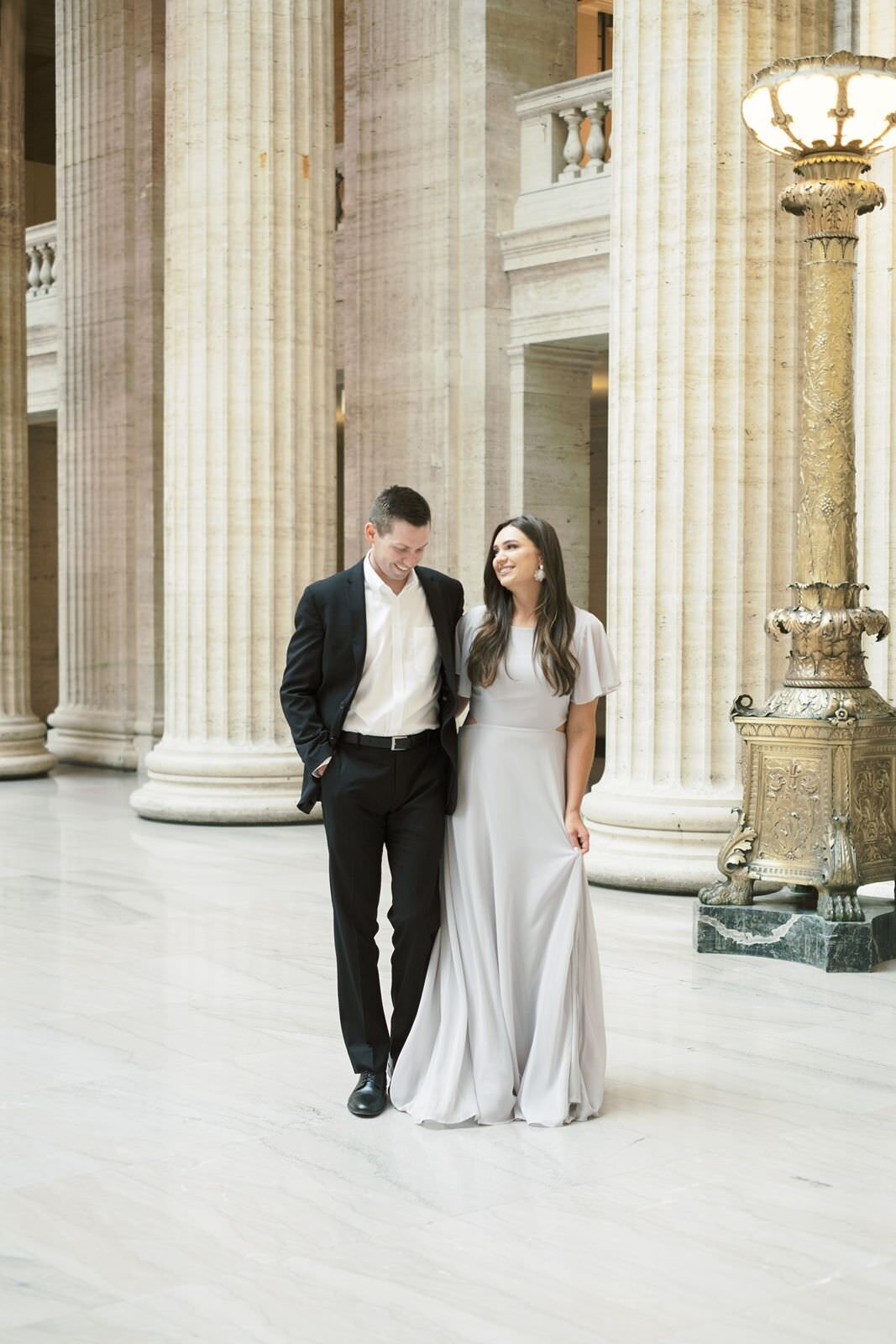 union-station-downtown-chicago-engagement-session-sarah-sunstrom-photography