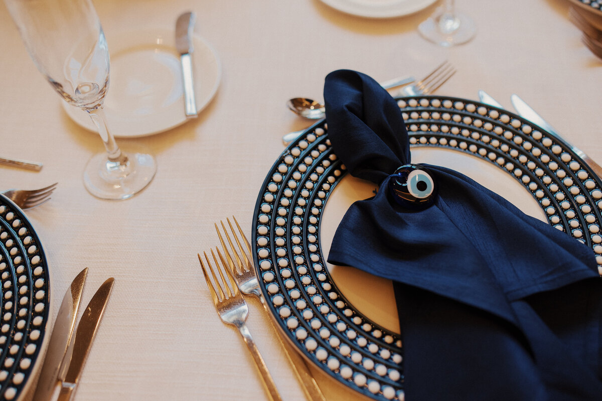 Event-Planning-DC-Wedding-Westin-Georgetown-hotel-jewelsy-photography-blue-white-decor-baseplate