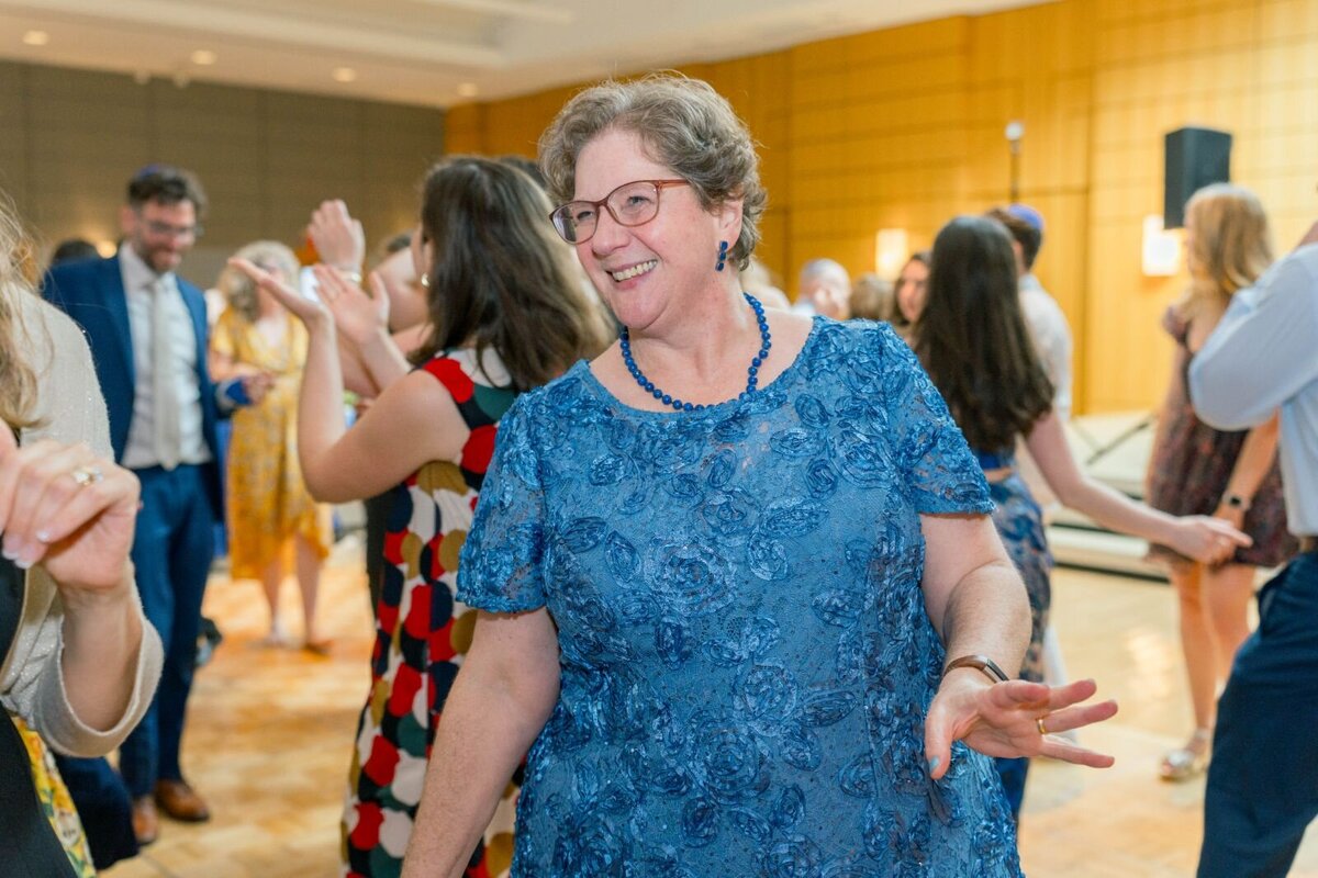 processed_ElianaMelmedPhotography_JewishWeddingPhotographer_ShulaNoah_Dancing-164