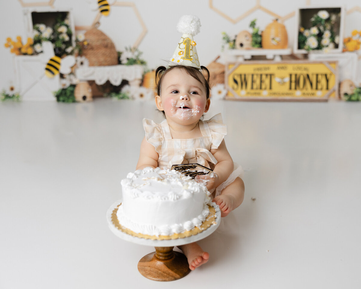 Buzzing with joy as little one celebrates their first birthday with a bee-themed cake smash! Captured by Yucaipa cake smash photographer Kaitlyn Dawn Photography.