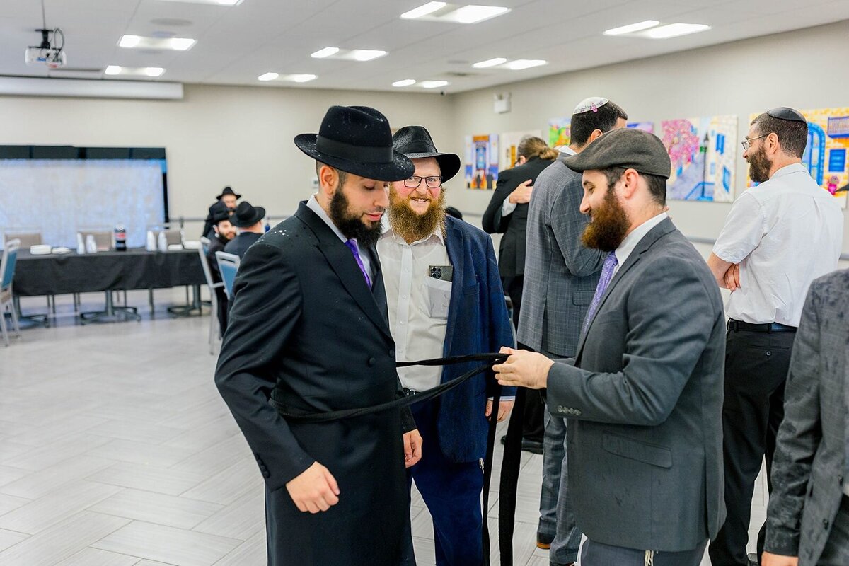 Eliana-Melmed-Photography-Chicago-LosAngeles-Jewish-WeddingPhotographer-CarmiKalman-Tisch-00120