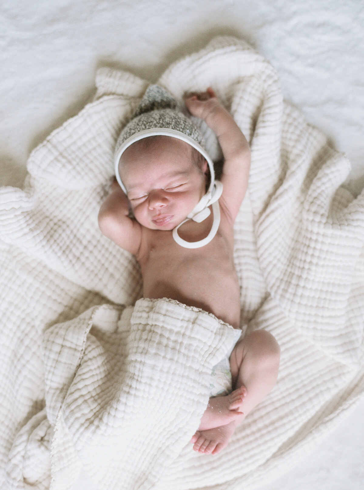 Sarai-Nathan-newborn-session-melanie-gabrielle-photography--01