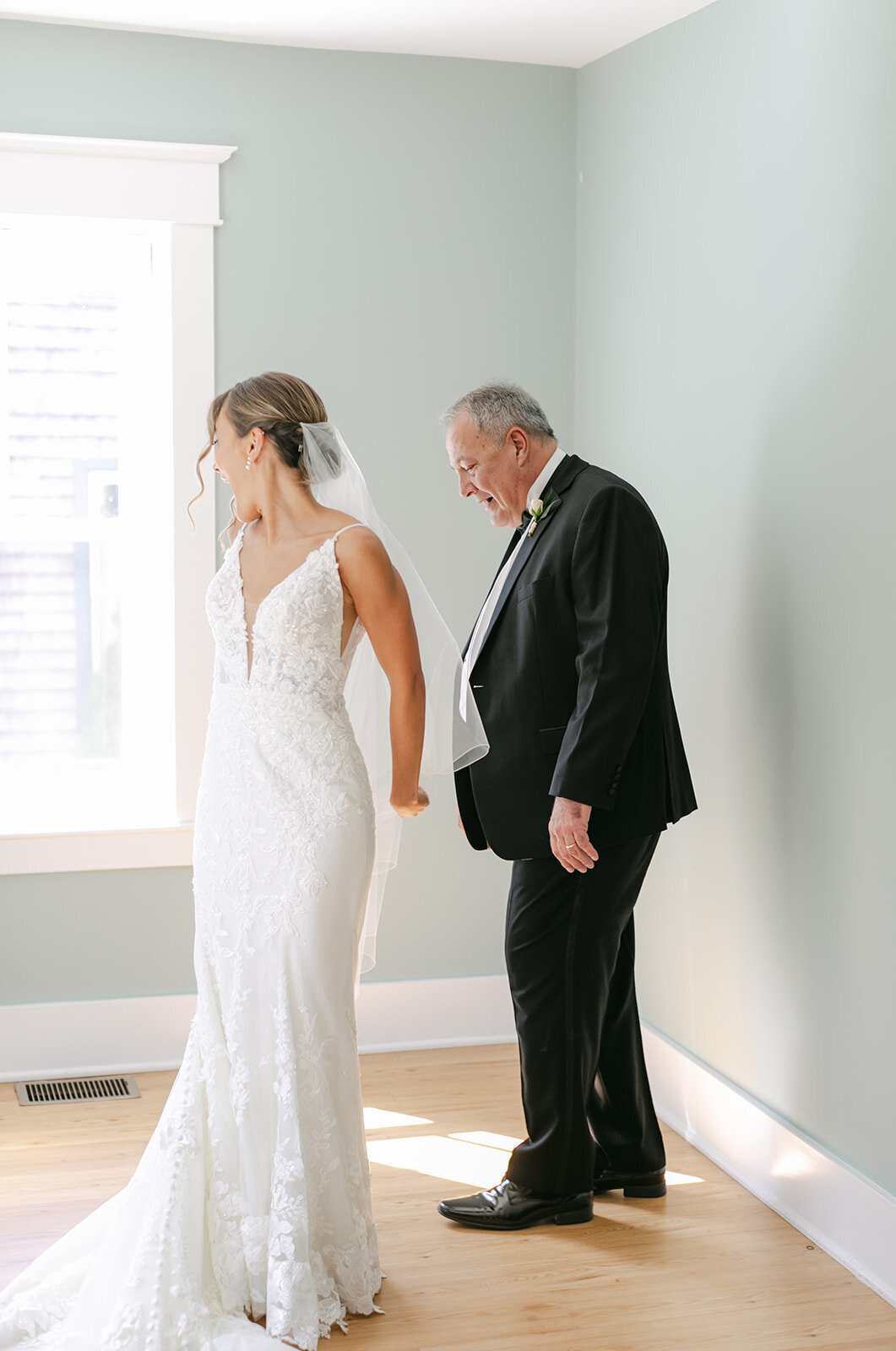 first-look-with-father-of-the-bride-4
