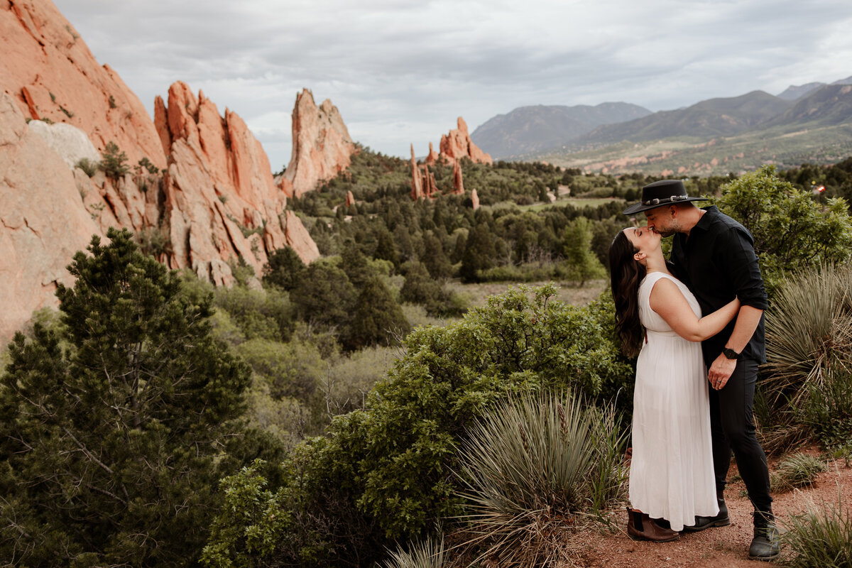 Garden of The Gods Elopement - Ronnie & Gina