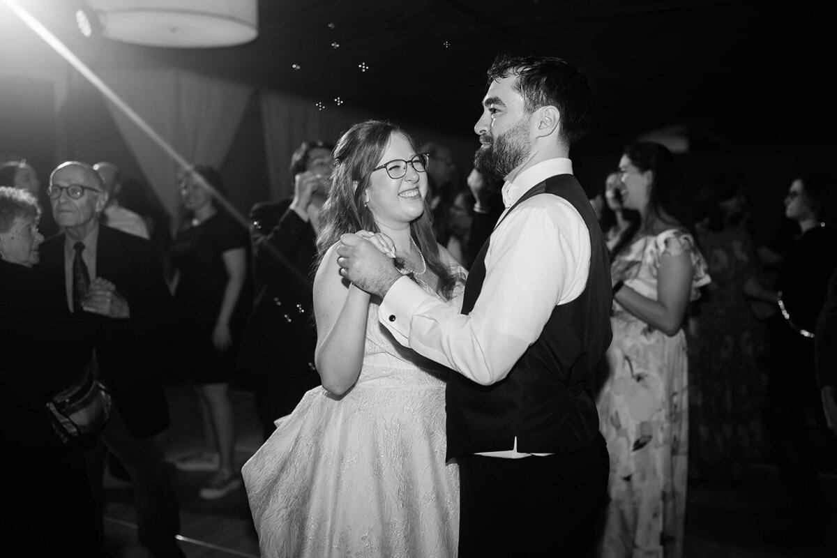 Eliana-Melmed-Photography-Chicago-LosAngeles-Jewish-WeddingPhotography-Dancefloor-00135