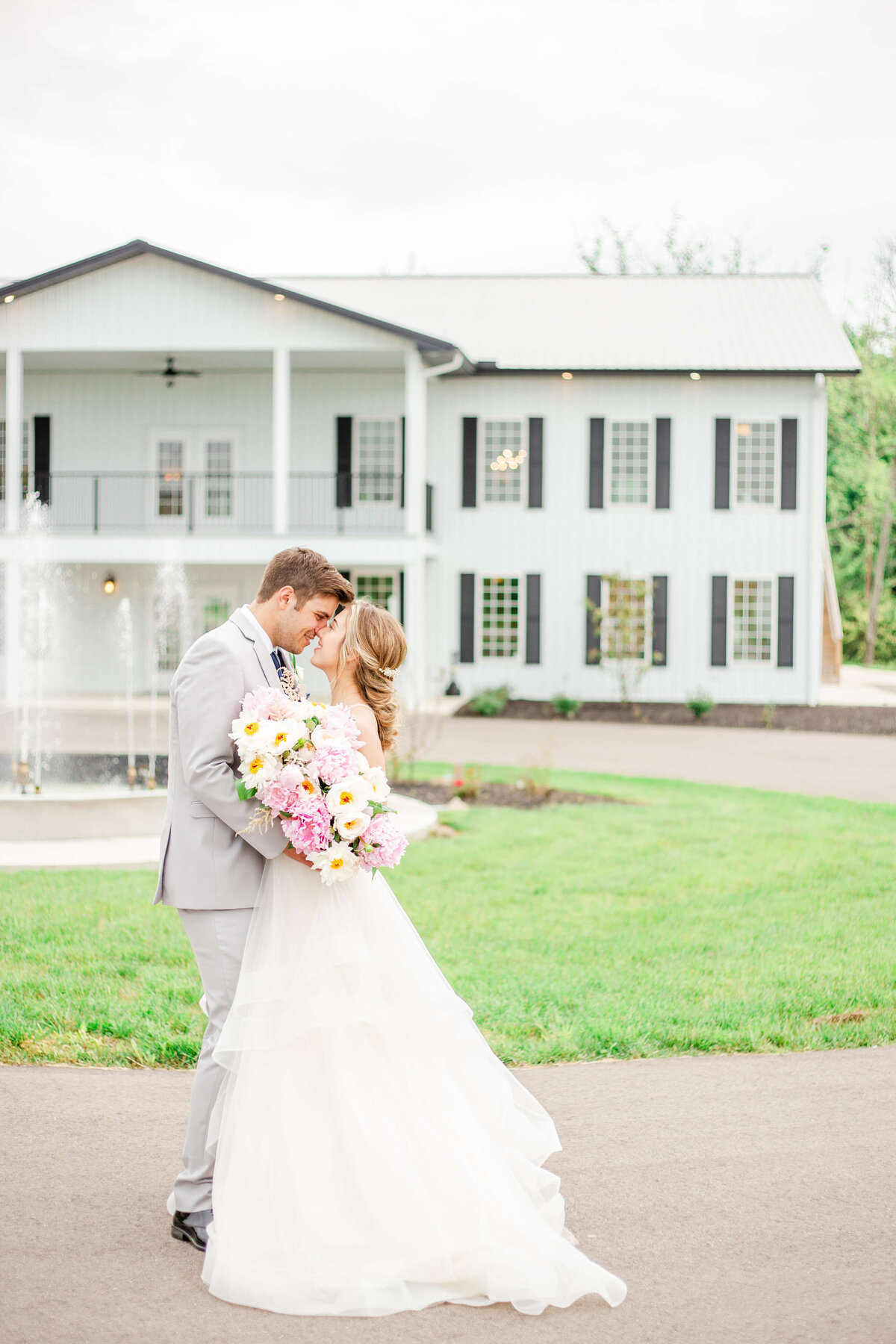 Light-and-airy-wedding-photographer-in-Indiana-Bethany-Lane-Photography-3