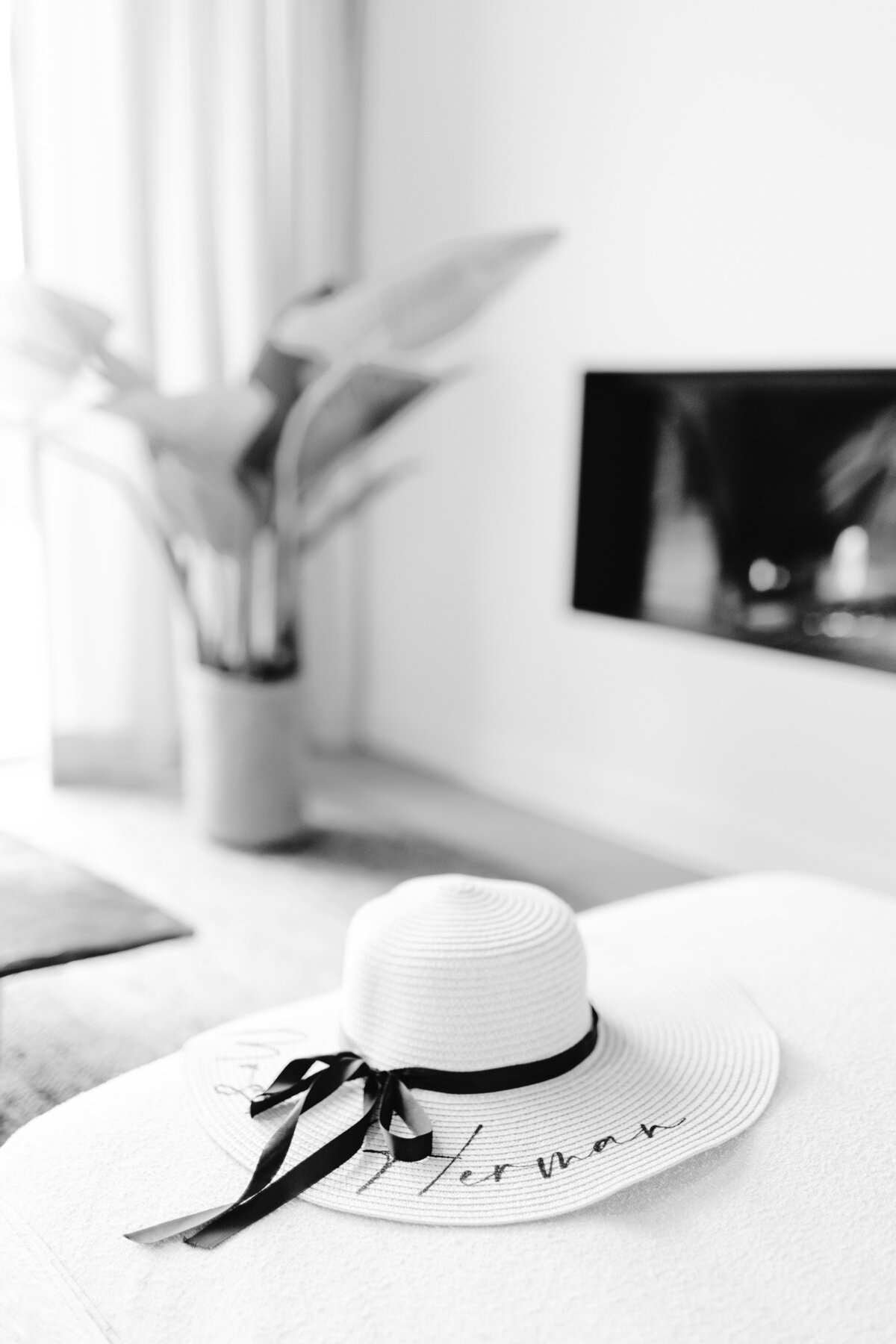 Katherine & Jean-Louis wedding - LDR Ph-11-zw Hotel de Blanke Top Beachclub Moio Strand Beach Wedding