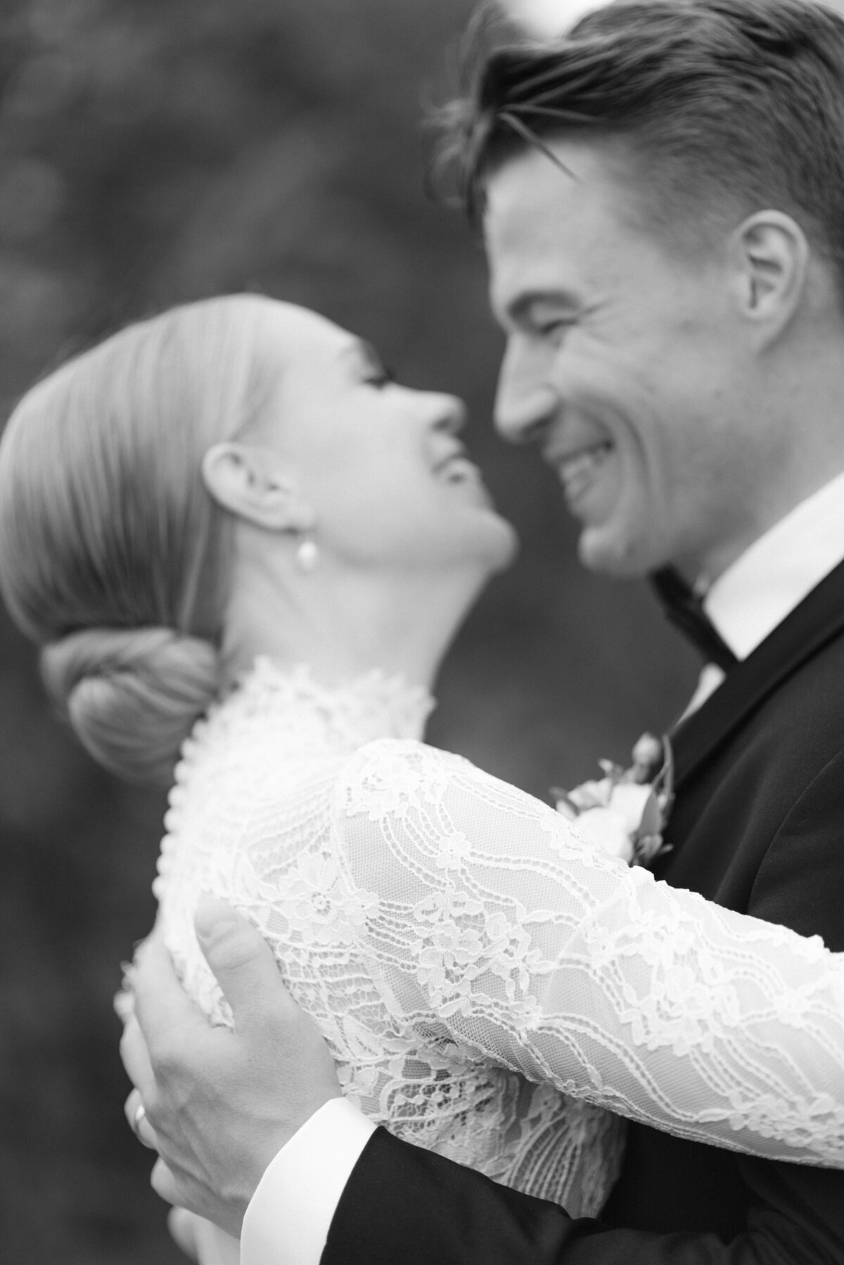 Wedding couple laughing and looking at each other in a wedding photograph by Finnish photographer Hannika Gabrielsson.