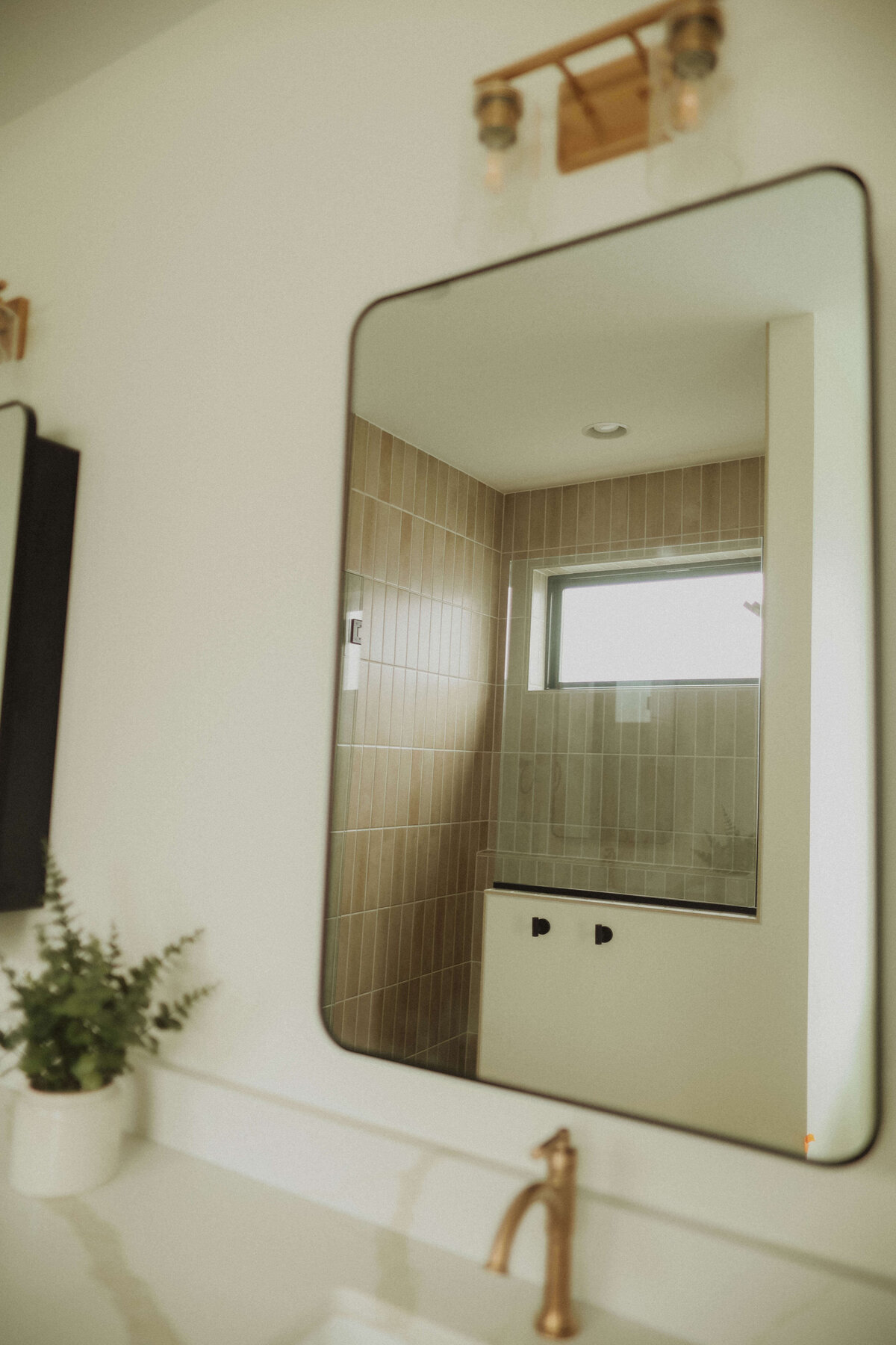 65-Bathroom-Waukee-Central-Iowa-Custom-Home-JRL-Builders-3F1A4862