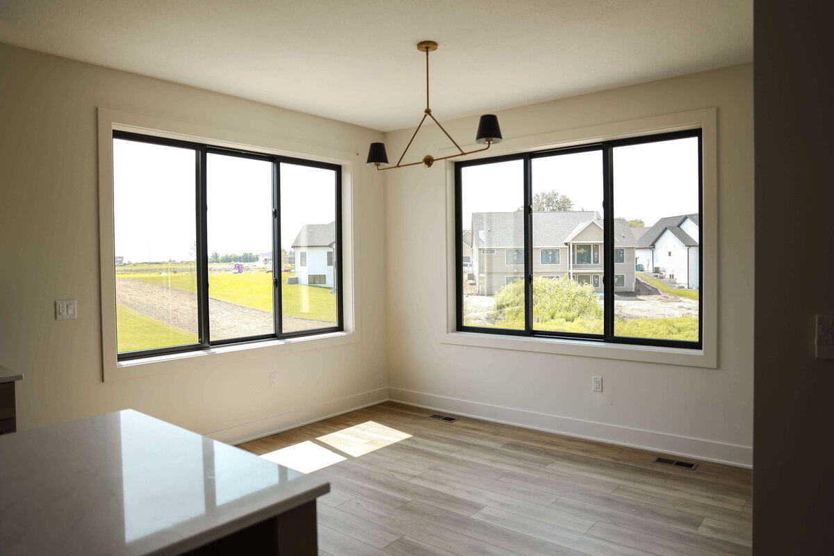 5306-Dining-Urbandale-Central-Iowa-Custom-Home-JRL-Builders-3F1A2577