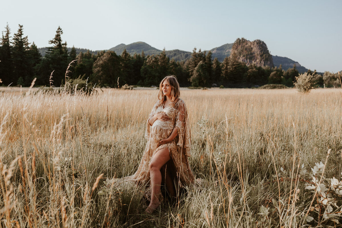 sunset-maternity-session-at-beacon-rock-state-park-2