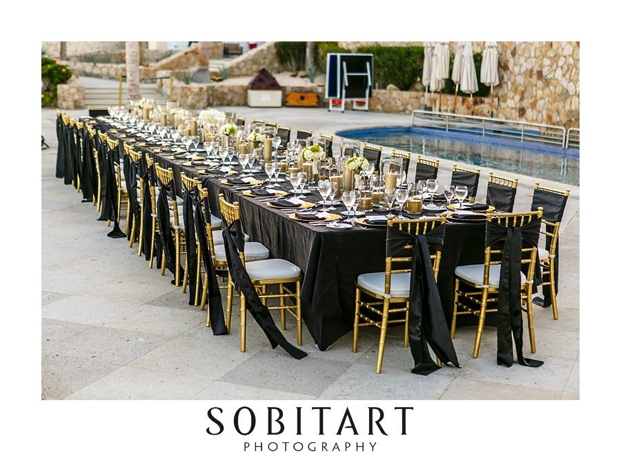 Long tables at Dreams Resort Los Cabos  for destination wedding. Gold and black wedding  decor. Haitiian wedding photography by Sobitart Photography