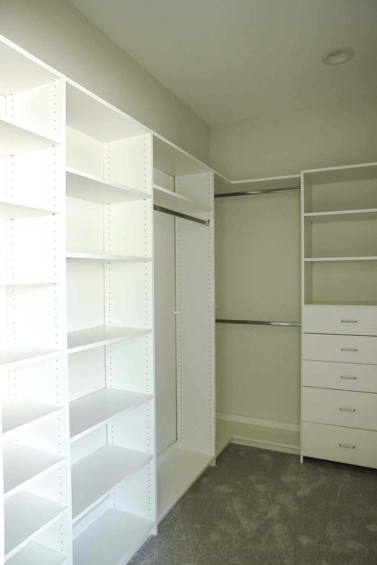 5306-Closet-Urbandale-Central-Iowa-Custom-Home-JRL-Builders-3F1A2761