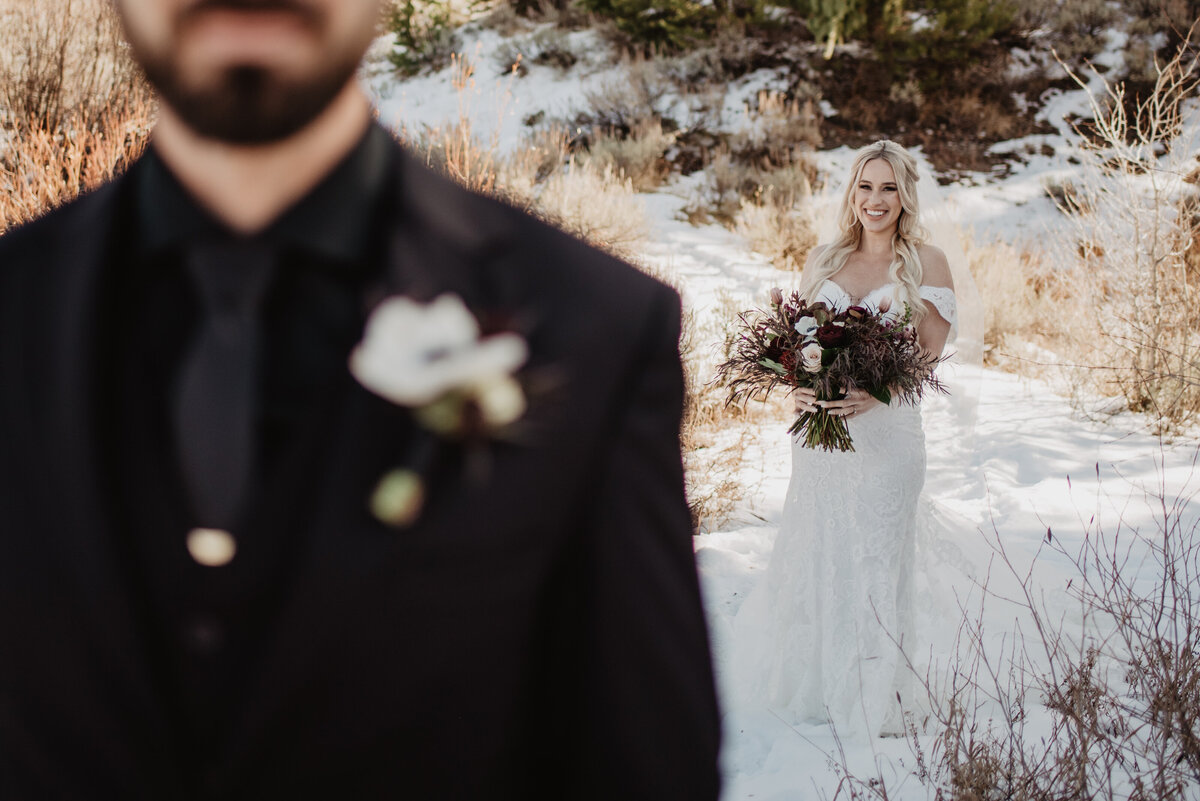 Jackson Hole Photographers capture winter elopement first look