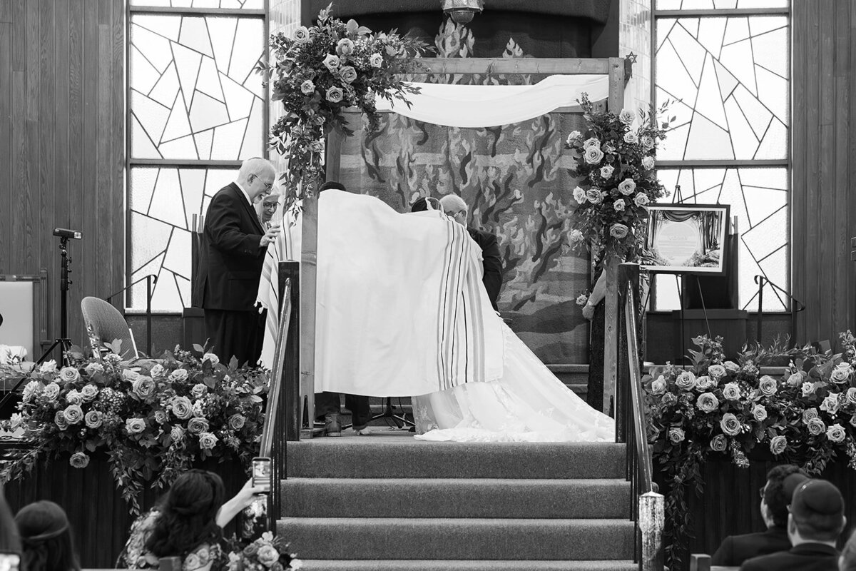 Eliana-Melmed-Photography-Chicago-LosAngeles-Jewish-WeddingPhotography-ElianaSklar-Chuppah-00202
