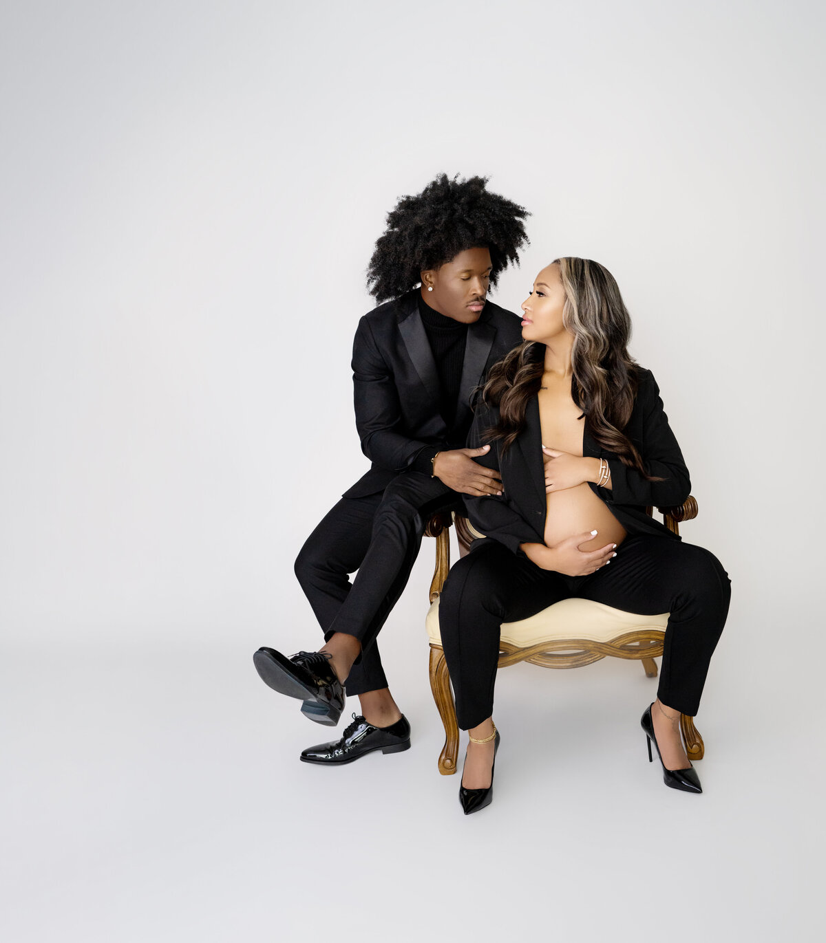 Couples Maternity Photos in Black Suit