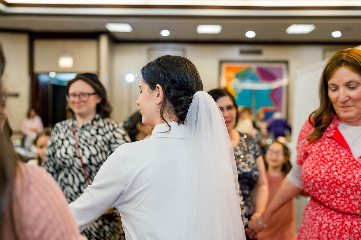Eliana-Melmed-Photography-Chicago-LosAngeles-Jewish-WeddingPhotographer-CarmiKalman-WomensDancing-00088
