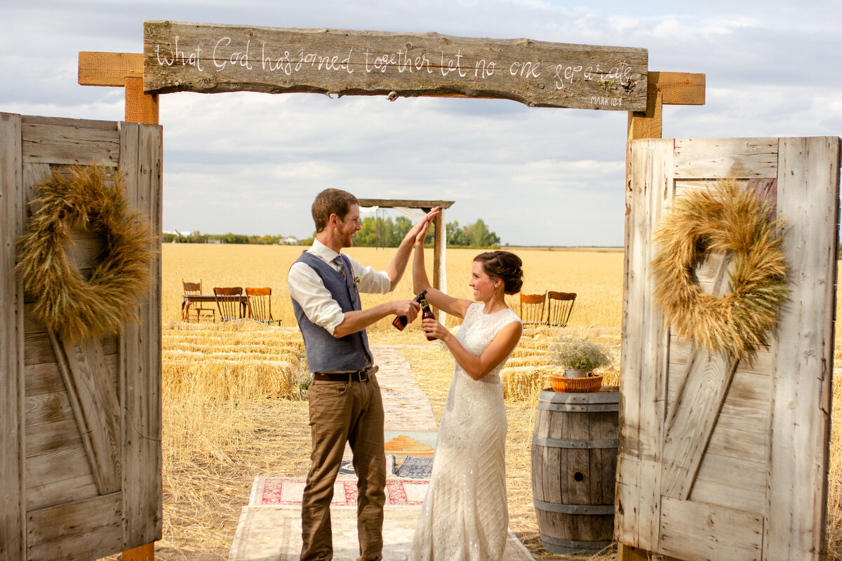 Edmonton-Farm-Wedding-Photographer-32