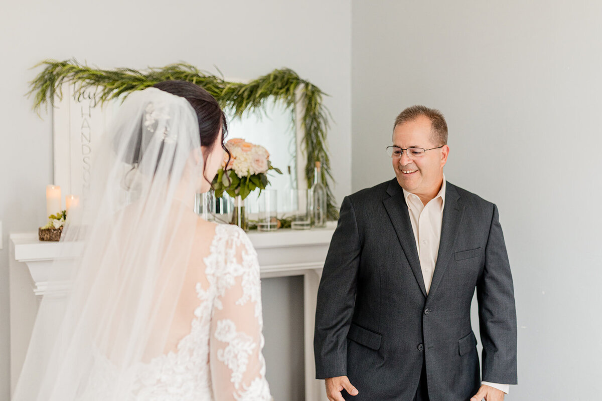 emotional first look between bride and dad