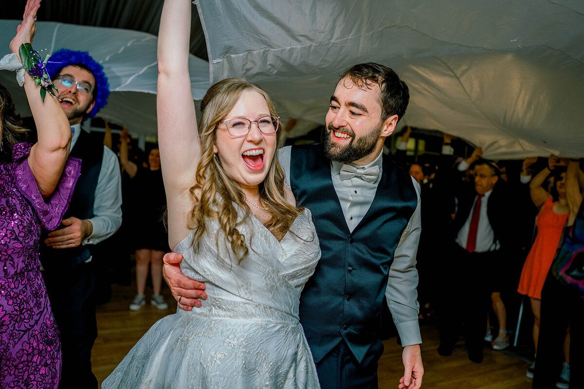 Eliana-Melmed-Photography-Chicago-LosAngeles-Jewish-WeddingPhotography-SimchaDancing-00011