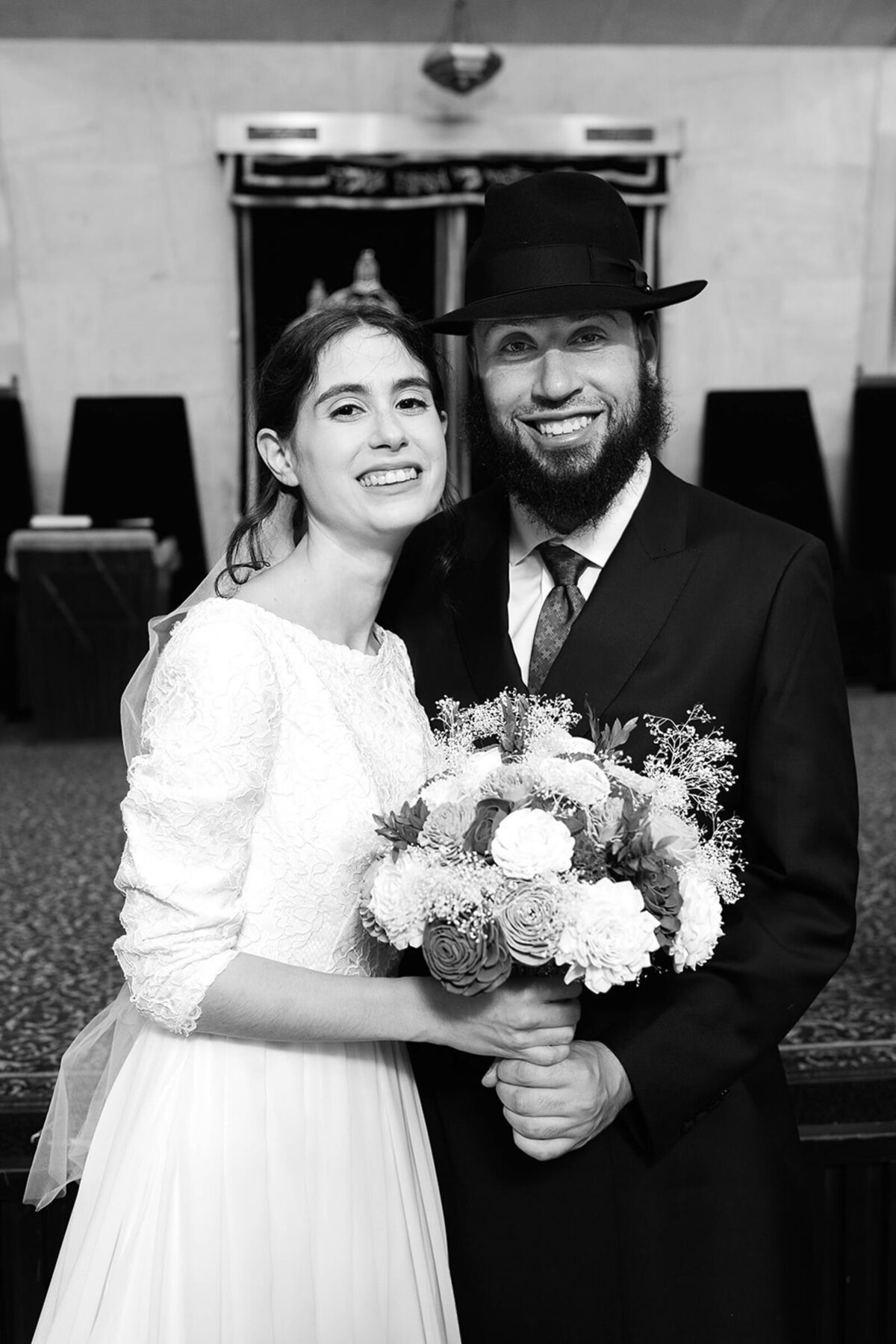 Eliana-Melmed-Photography-Chicago-LosAngeles-Jewish-WeddingPhotographer-CarmiKalman-CouplesPortraits-00025