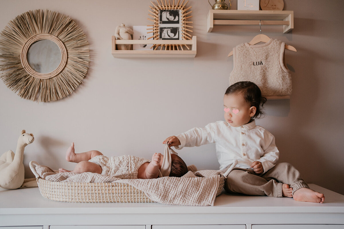 Newbornshoot door Leukfotografie in Amsterdam_ Zaandam_ Landsmeer_ Oostzaan en Purmerend – zachte_ liefdevolle babyfoto’s-14b