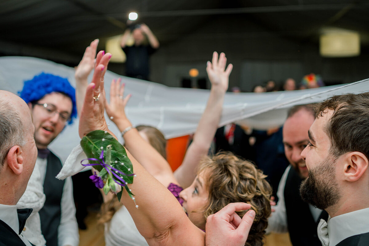 Eliana-Melmed-Photography-Chicago-LosAngeles-Jewish-WeddingPhotography-SimchaDancing-00016